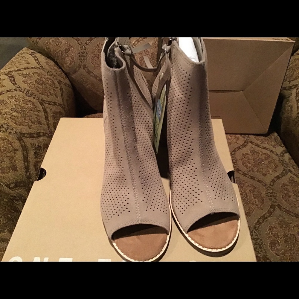 Toms taupe suede ankle boots